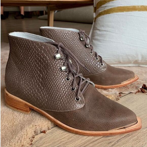 NWT Handmade Argentina Leather Lace-Up Block Heel Ankle Boots Tan Brown Size 9